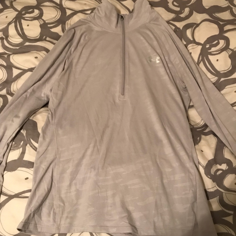 Under armor pull over